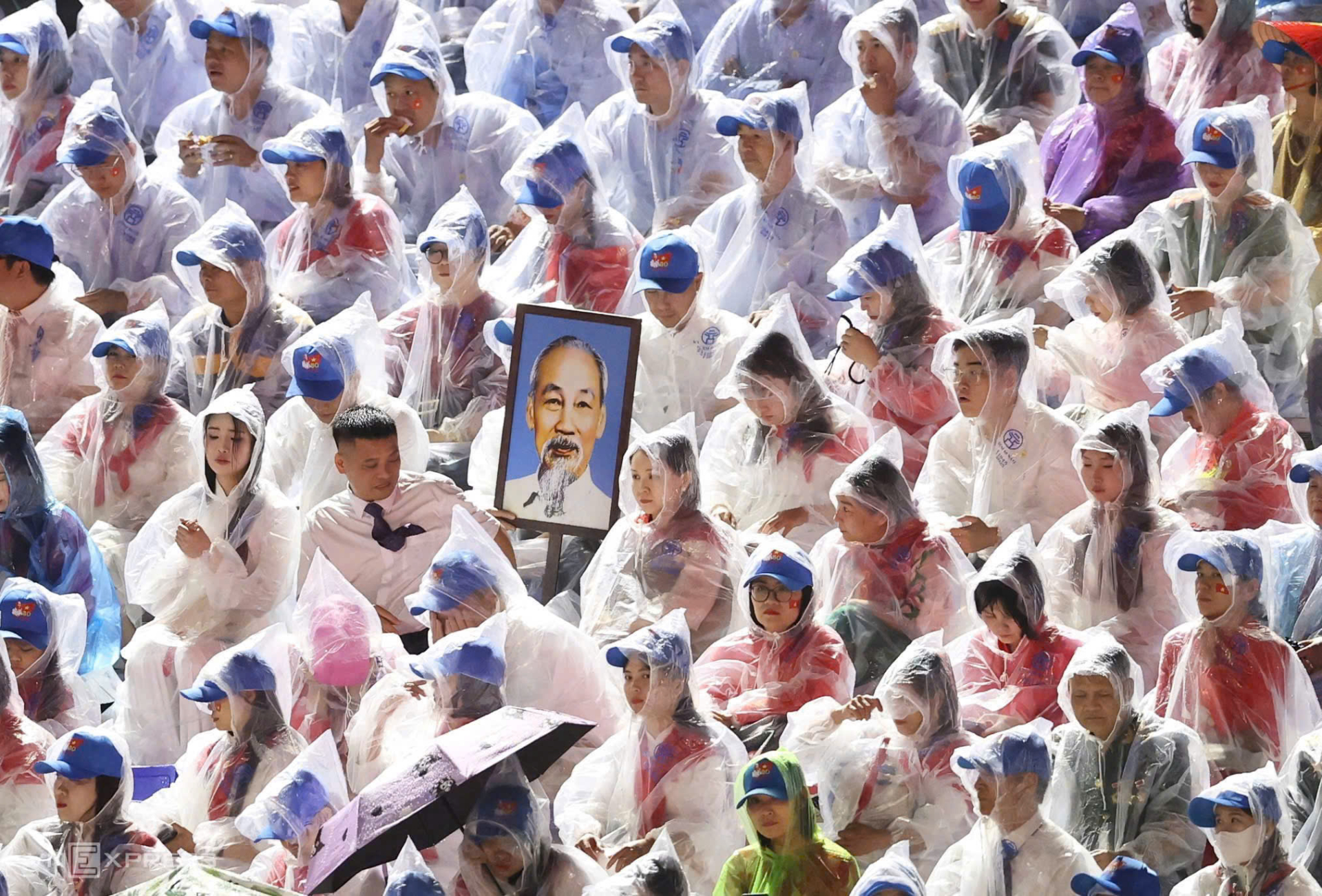 Dự án áo mưa tặng đại biểu A80 – 60.000 áo mưa cho sự kiện lớn của đất nước